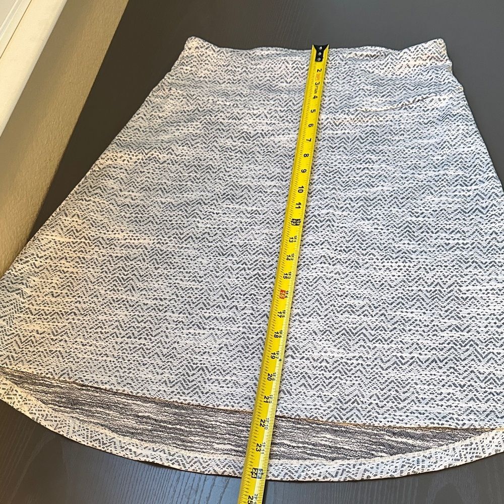 MPG Women's Gray and White A-Line Skirt Size Small